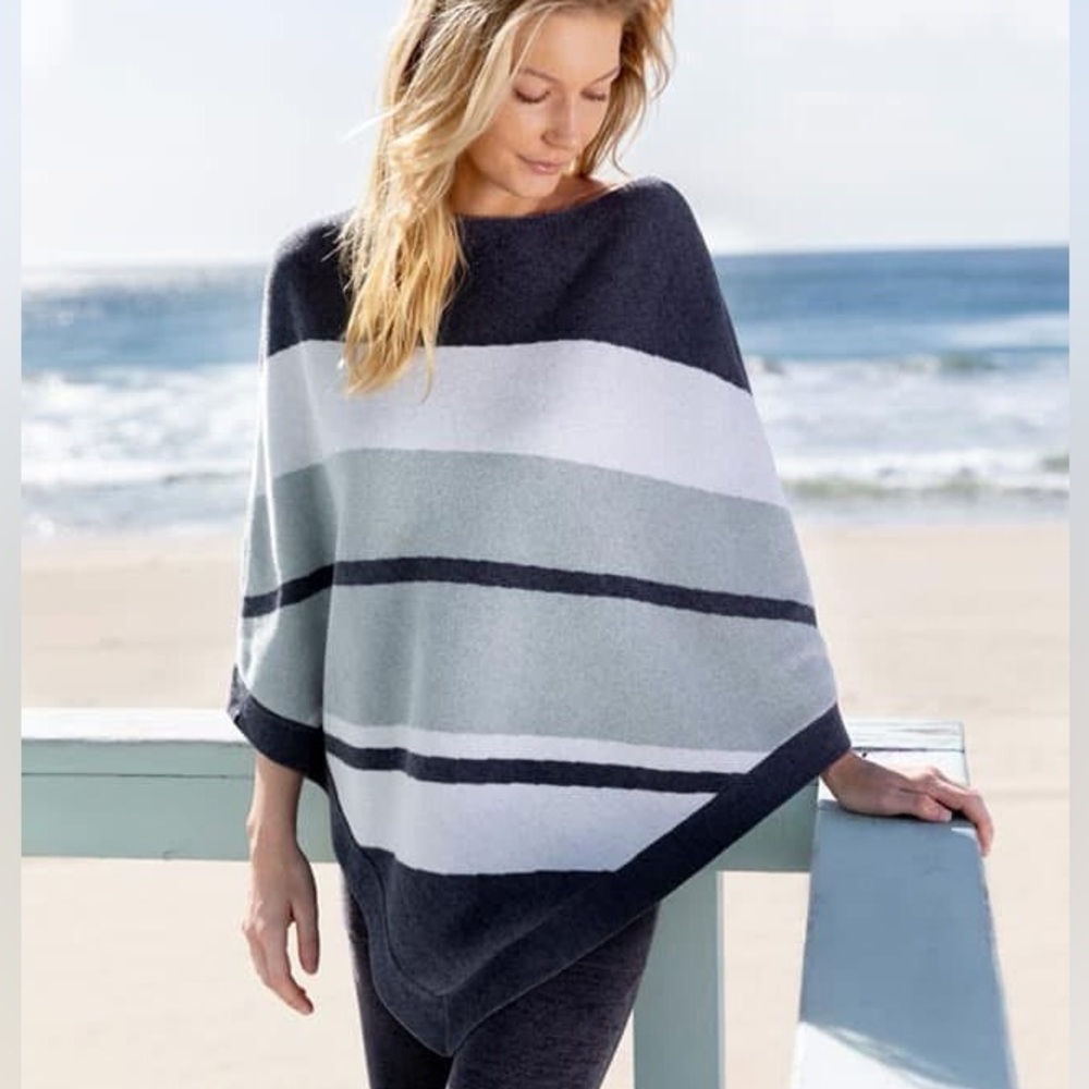 Barefoot Dreams‎ CozyChic Lite Ocean Breeze Striped Plush Poncho